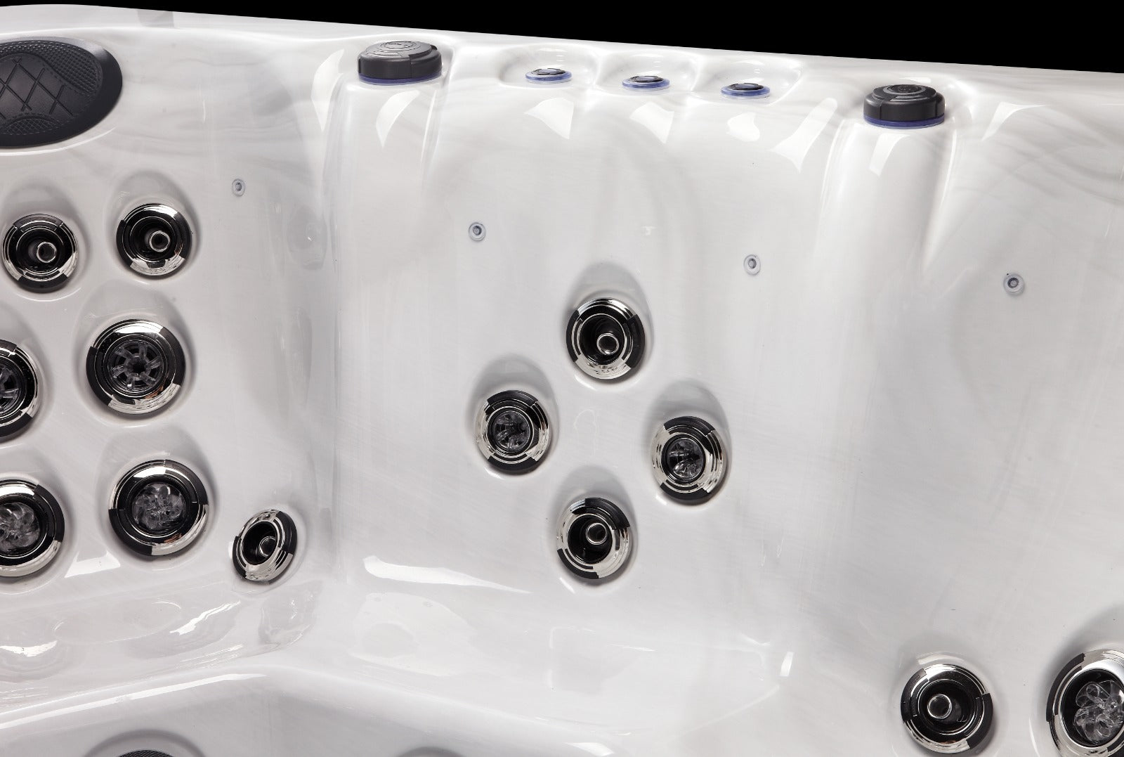 Everest Escape 7 Person Luxury Spa