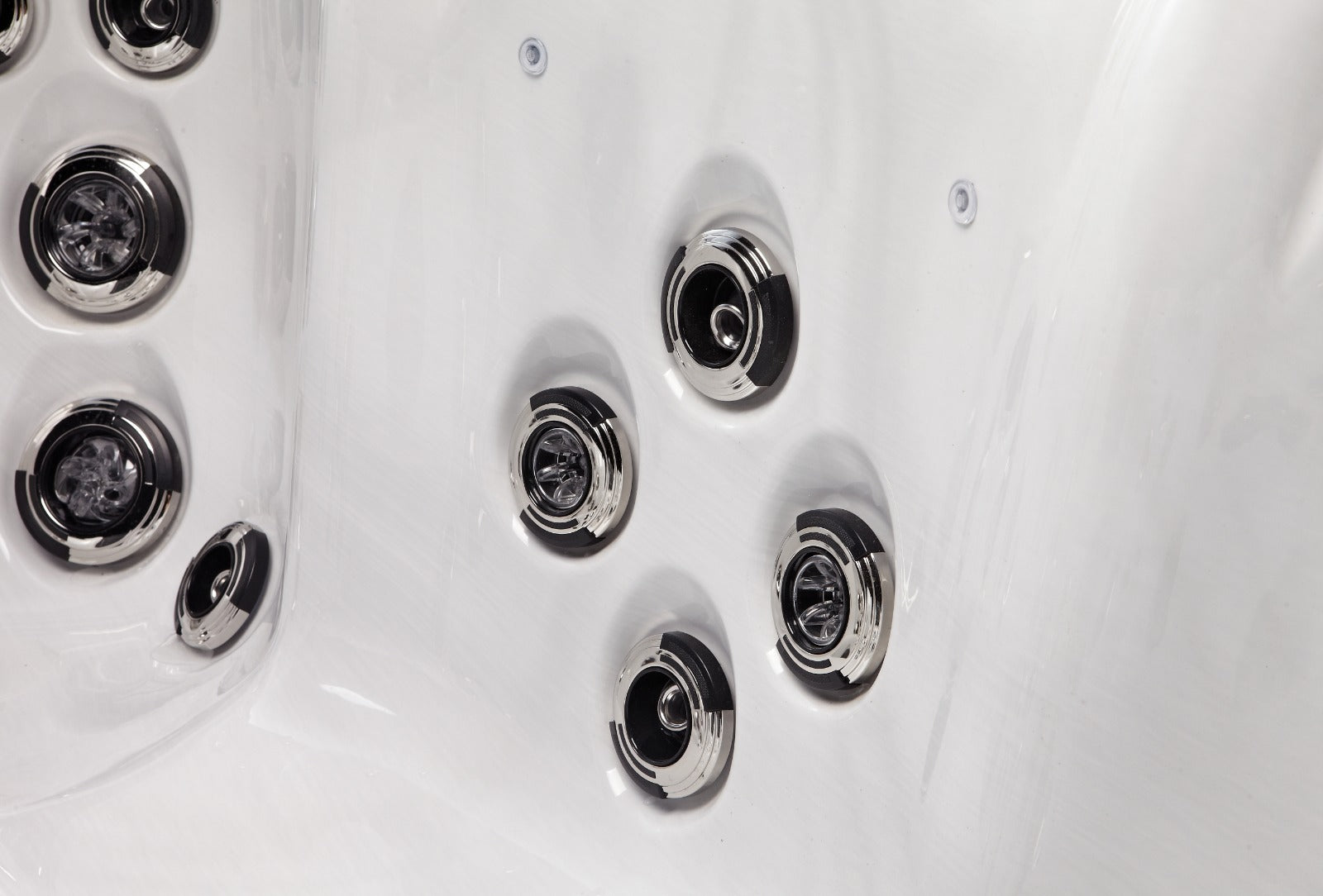 Everest Escape 7 Person Luxury Spa