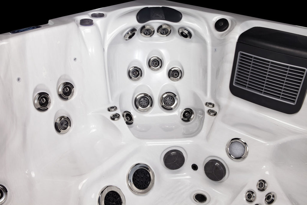 Everest Escape 7 Person Luxury Spa