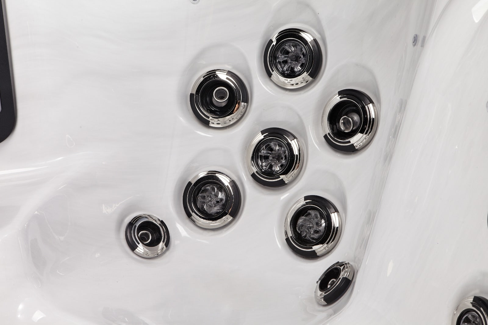 Everest Escape 7 Person Luxury Spa