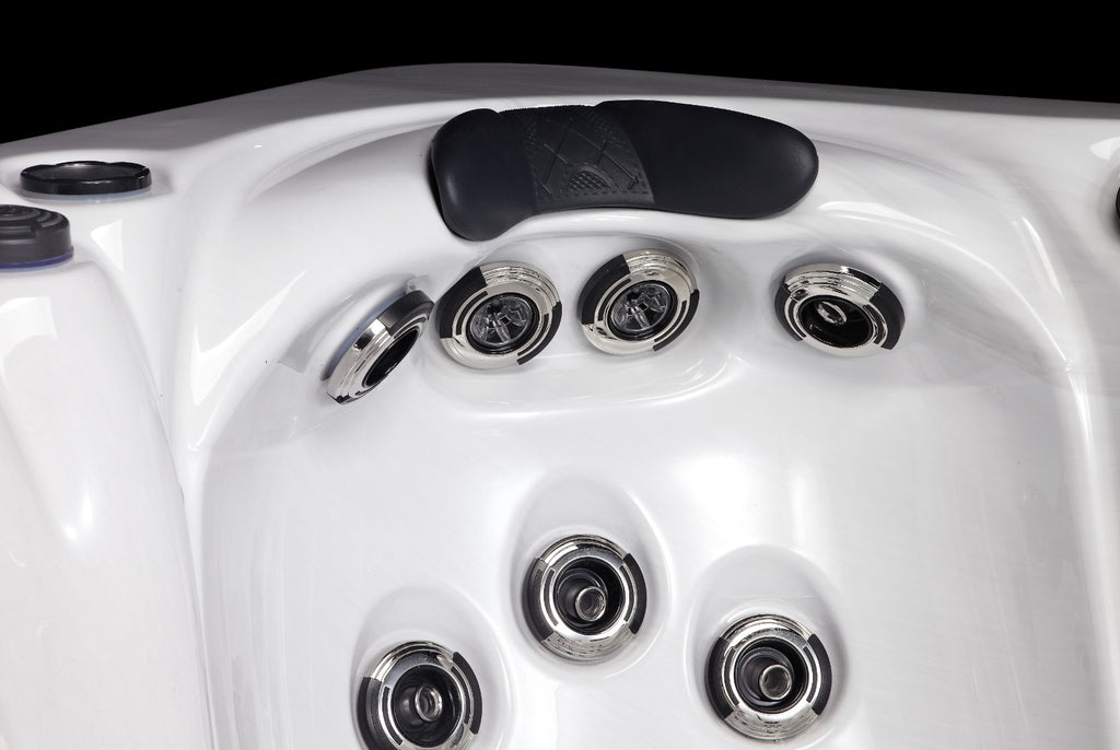 Everest Escape 7 Person Luxury Spa