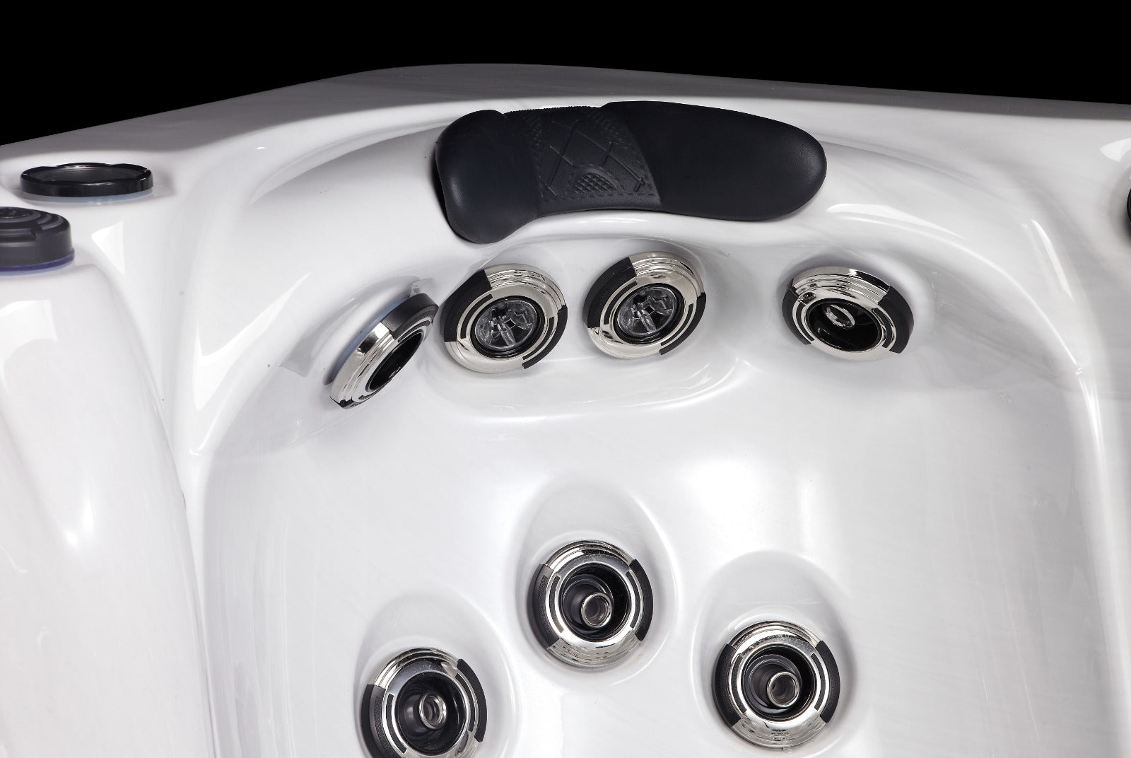 Everest Escape 7 Person Luxury Spa